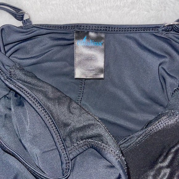 Black one piece swimsuit 🖤 - Picture 4 of 5